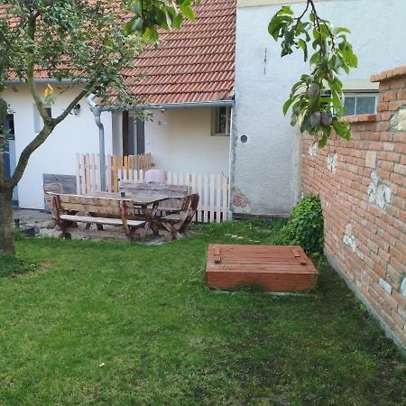 Ubytovani U Lomu Mikulov Ngoại thất bức ảnh