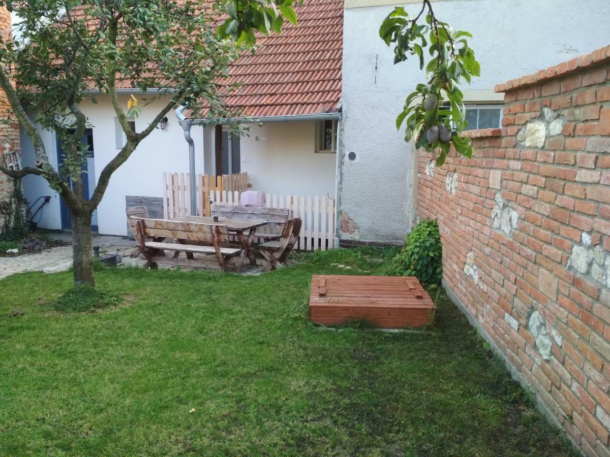 Ubytovani U Lomu Mikulov Ngoại thất bức ảnh
